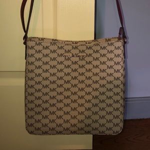 Michael Kors Jet Set Travel Messenger Bag